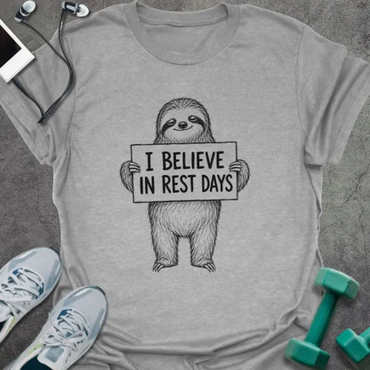 Sport grey t-shirt printed with "I BELIEVE IN REST DAYS" in black, with sloth holding sign